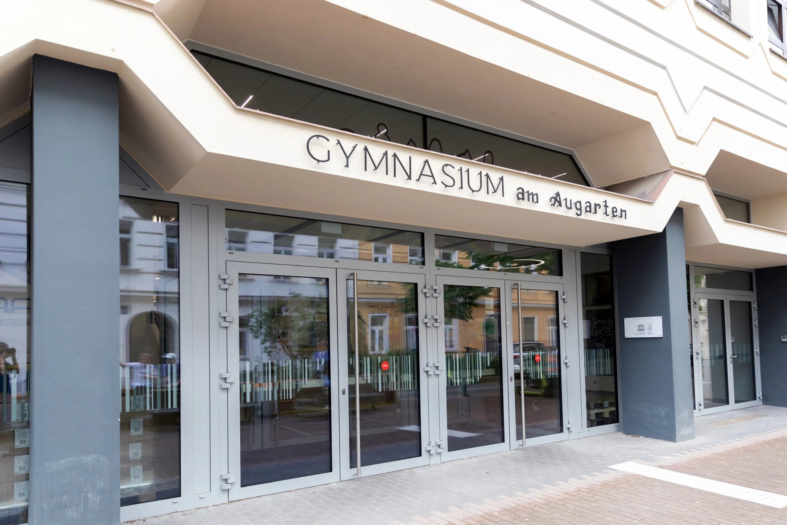 © Elke Mayr Blurred image background