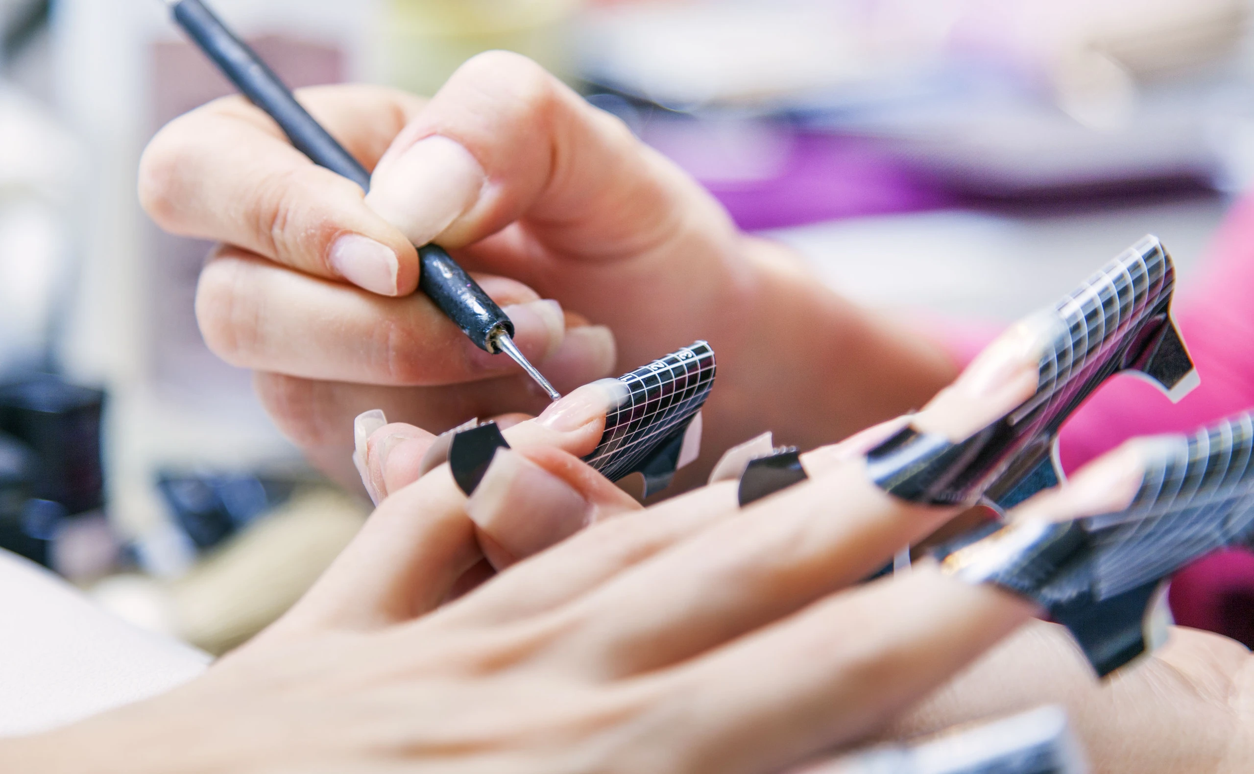 Deine Nägel sind dank Acryl & Gel brüchig? So werden sie wieder gesund!