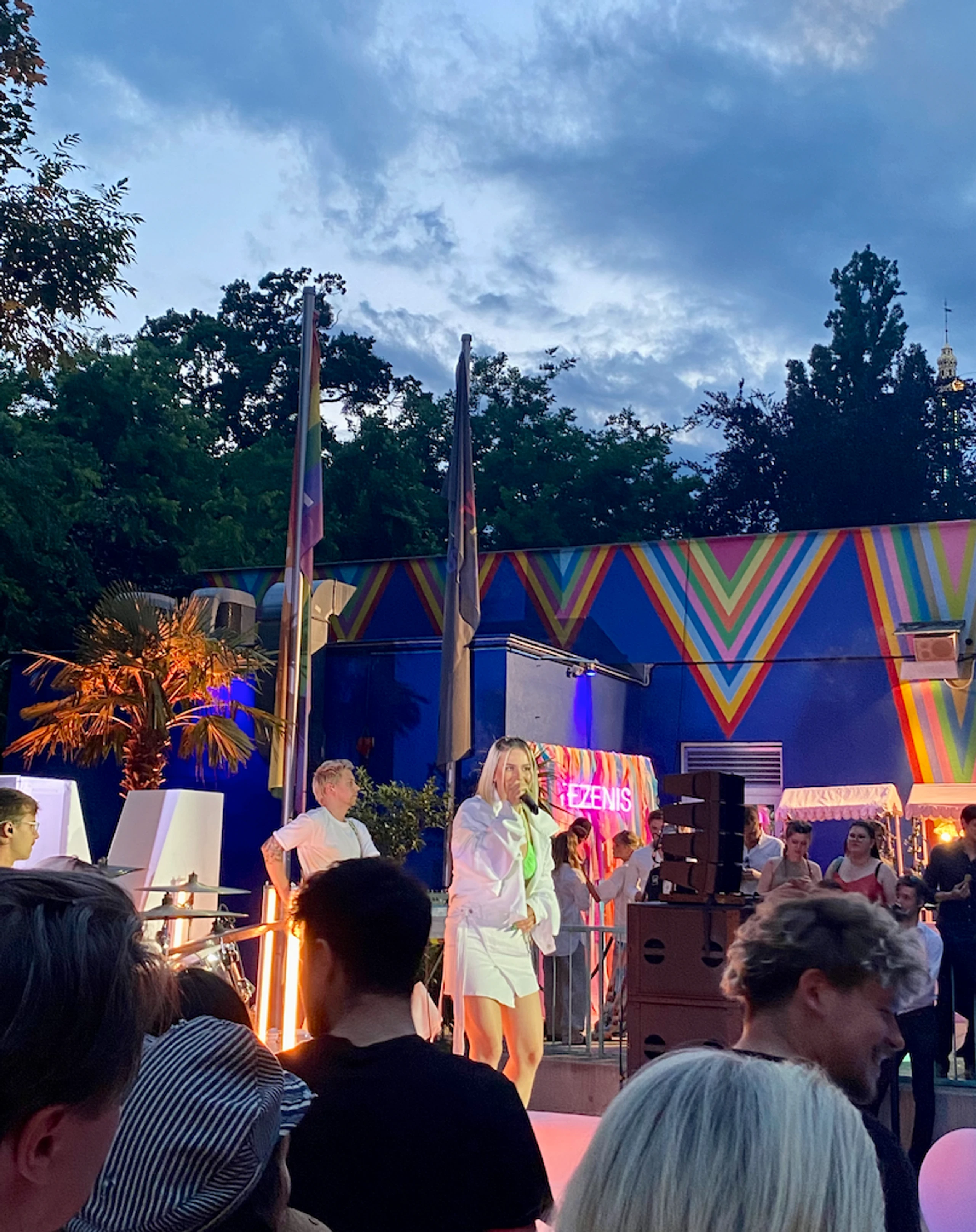 © Jennifer Hauska Blurred image background