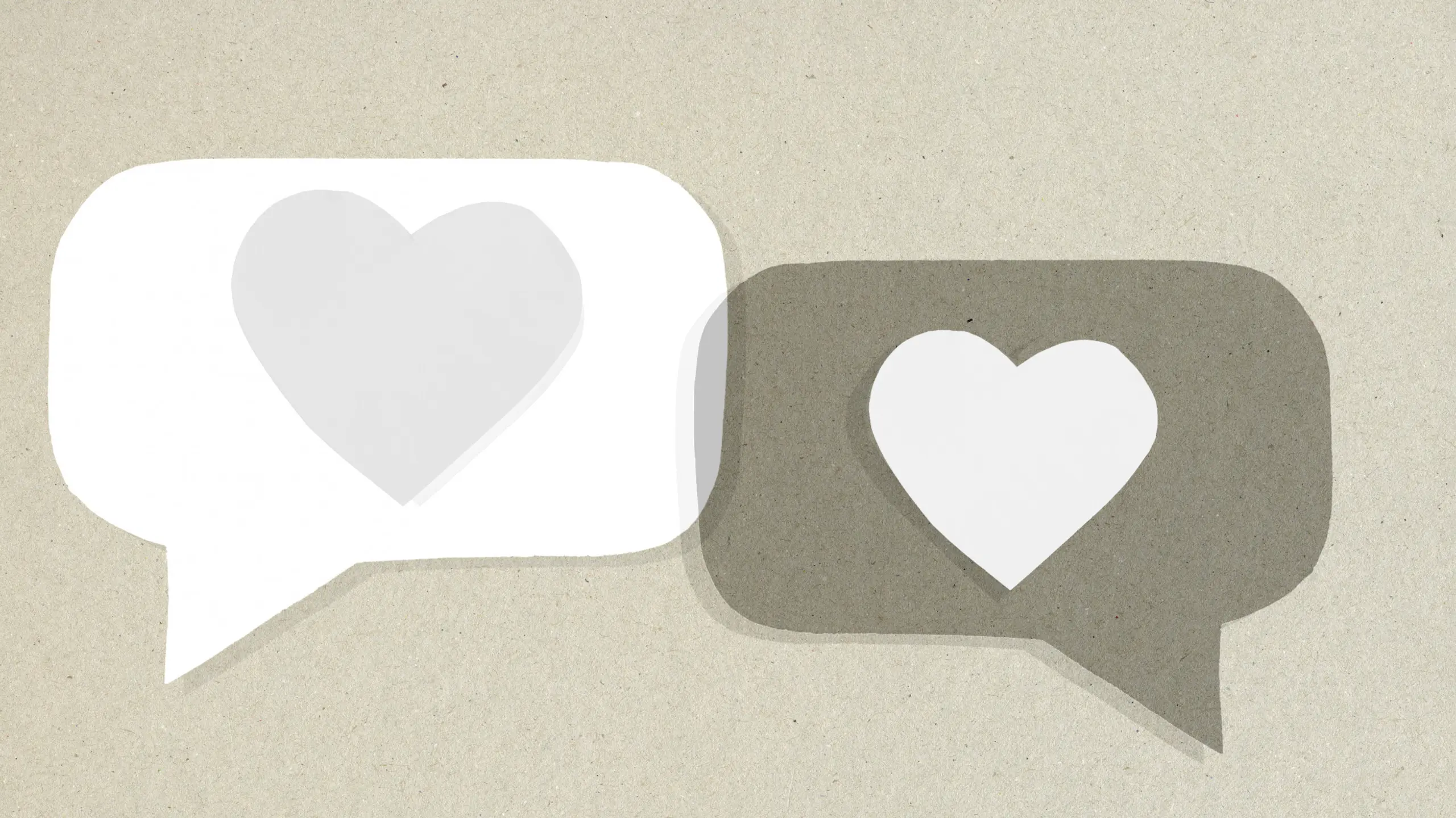 Zwei Sprechblasen mit Herzen