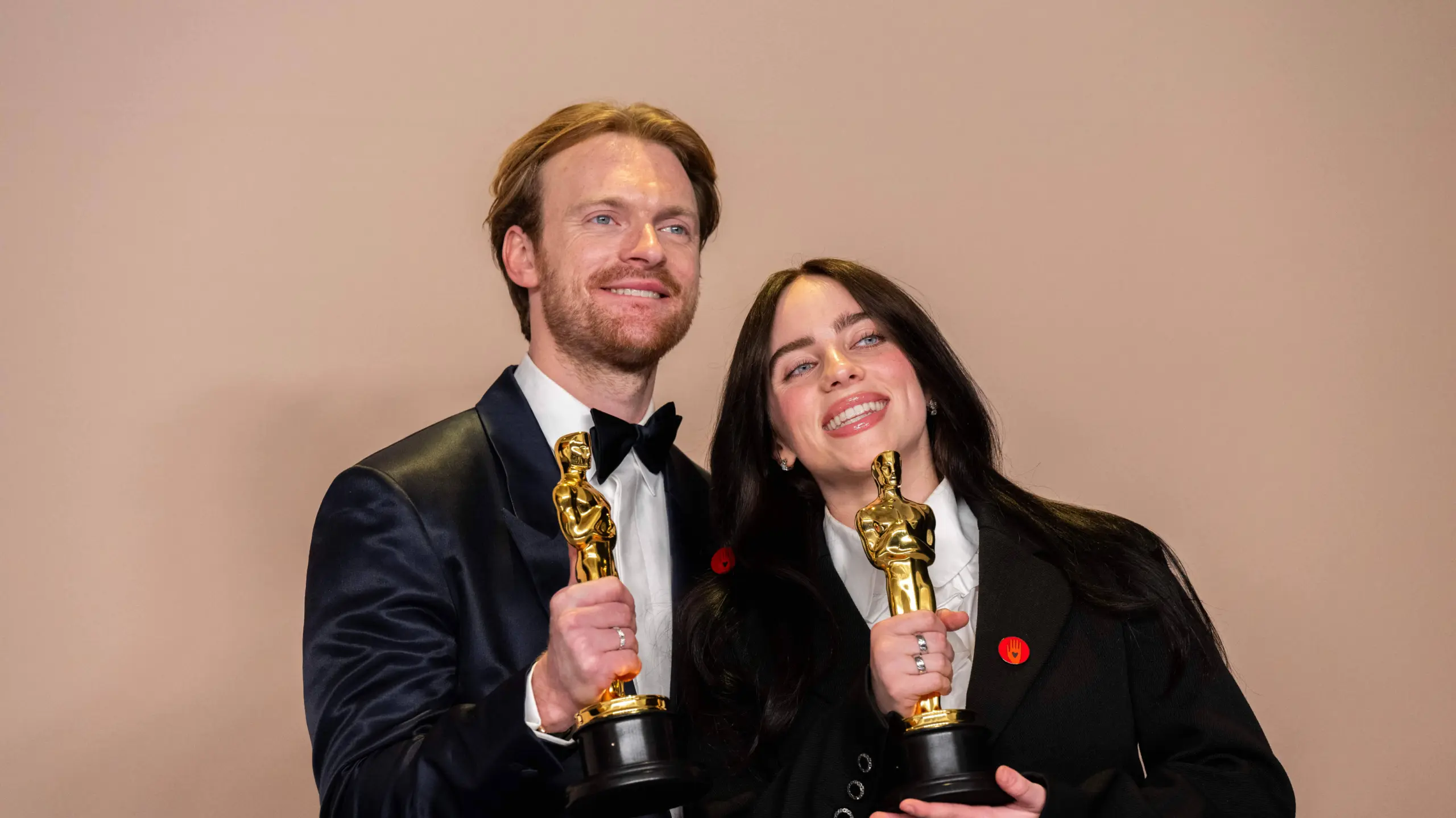Billie Eilish und Finneas O'Connell nach ihrem Oscar-Gewinn 2024