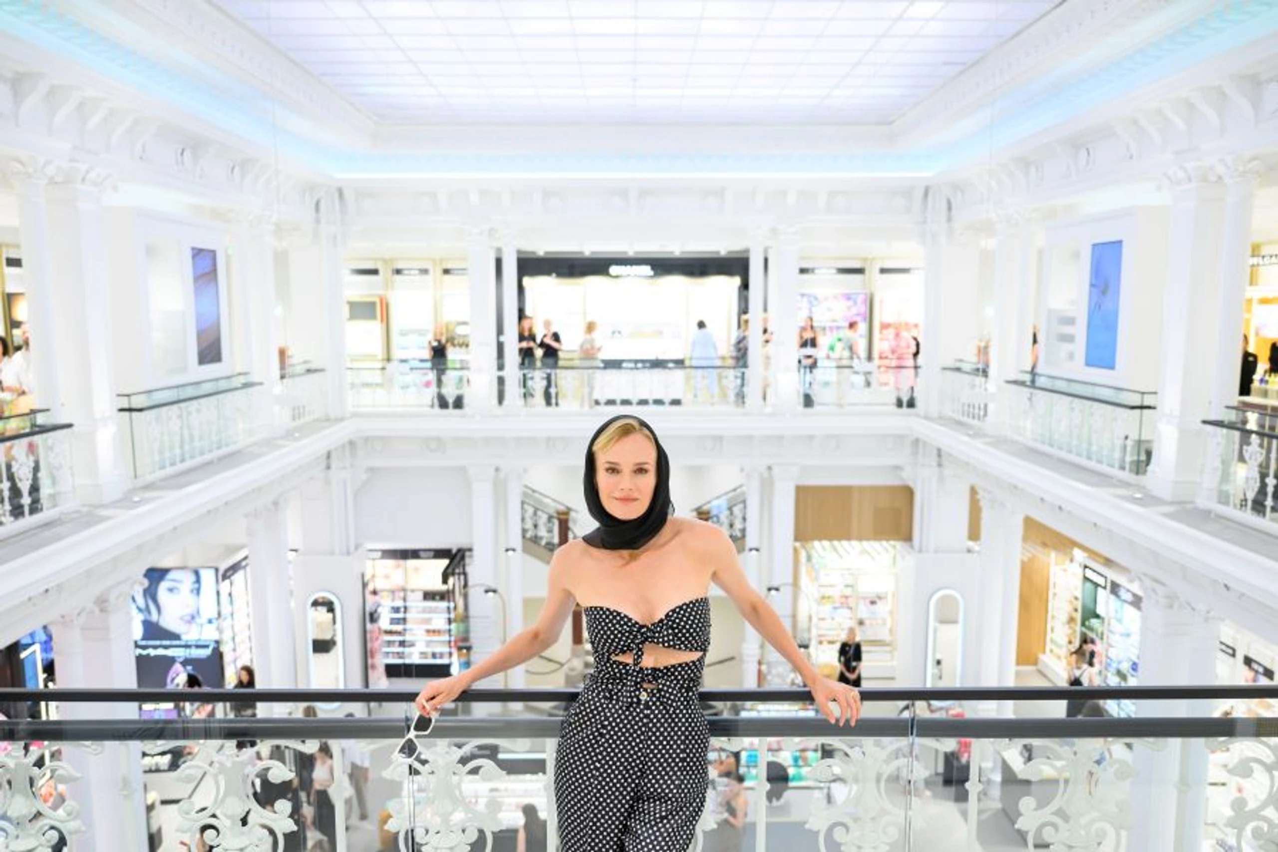 diane-kruger-hollywood-charme-wien-polka-dots-style