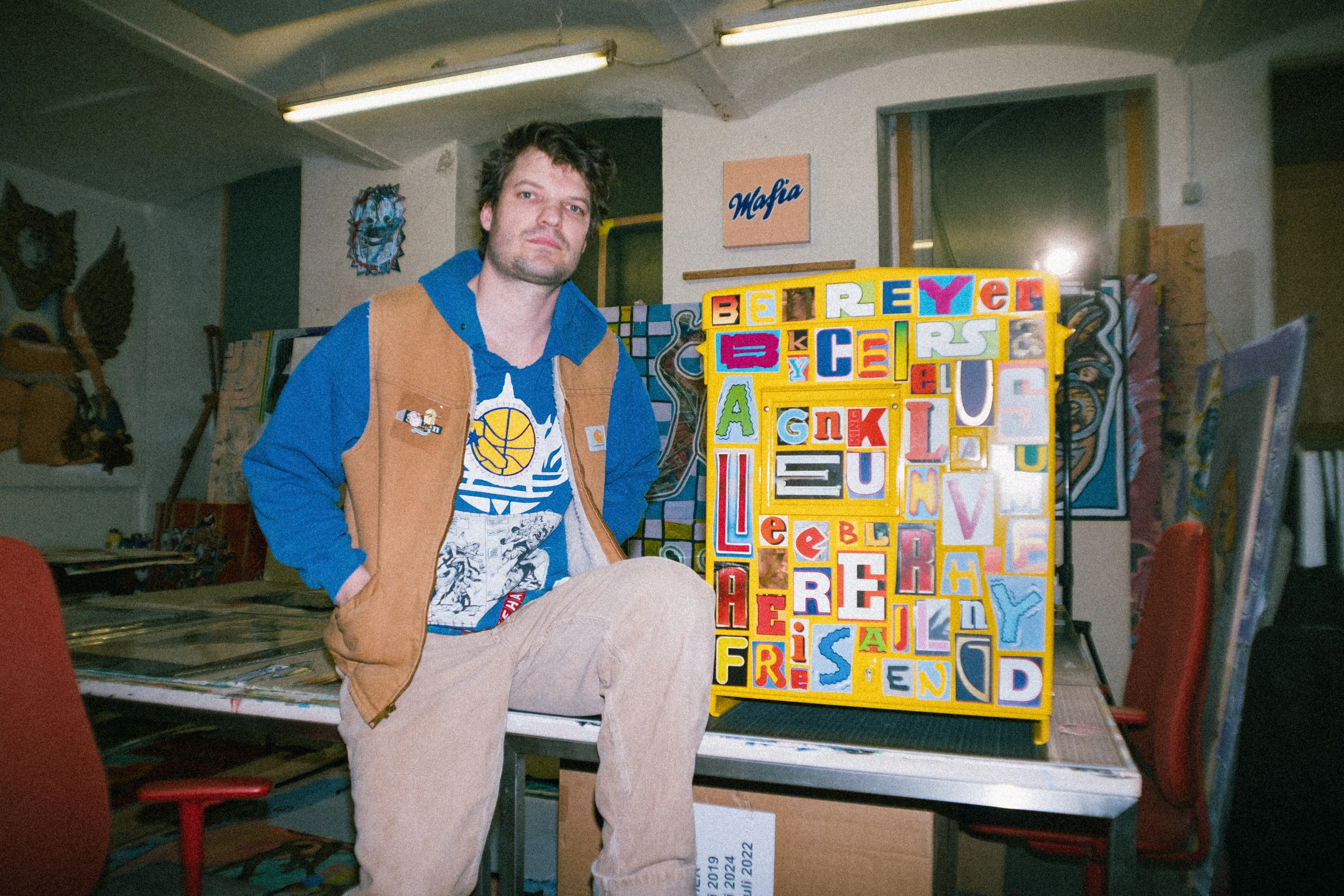 © post.at Blurred image background