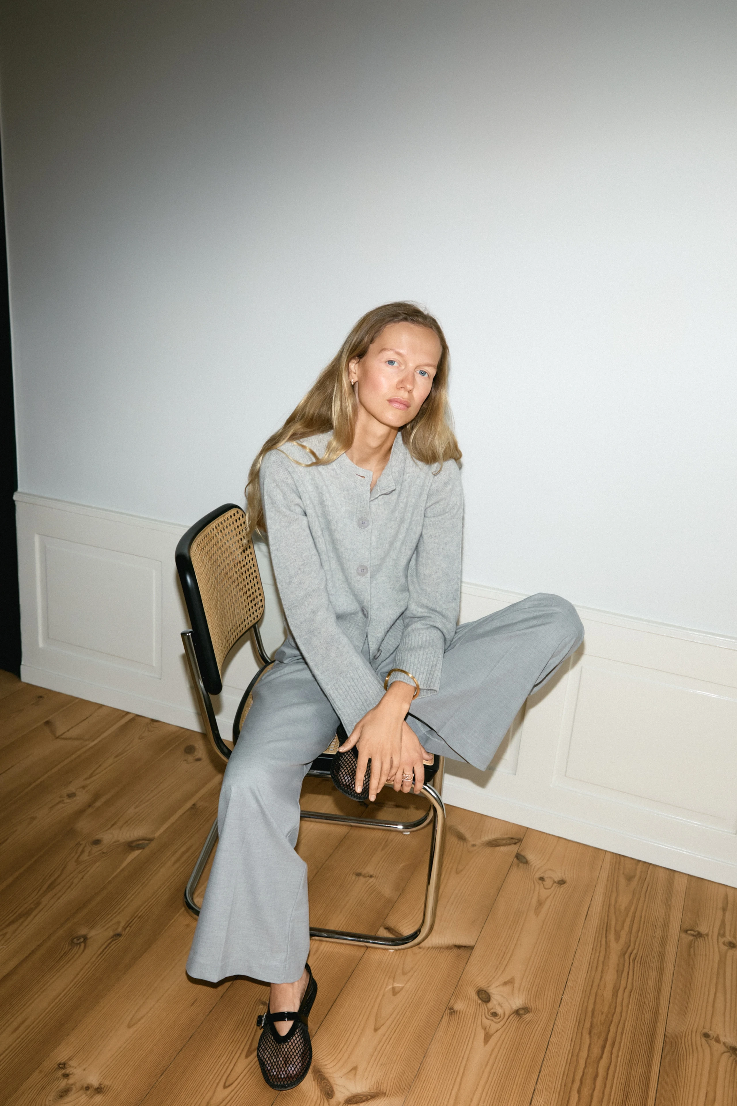 Marie von Behrens on a chair, cashmere, style, fashion shoot