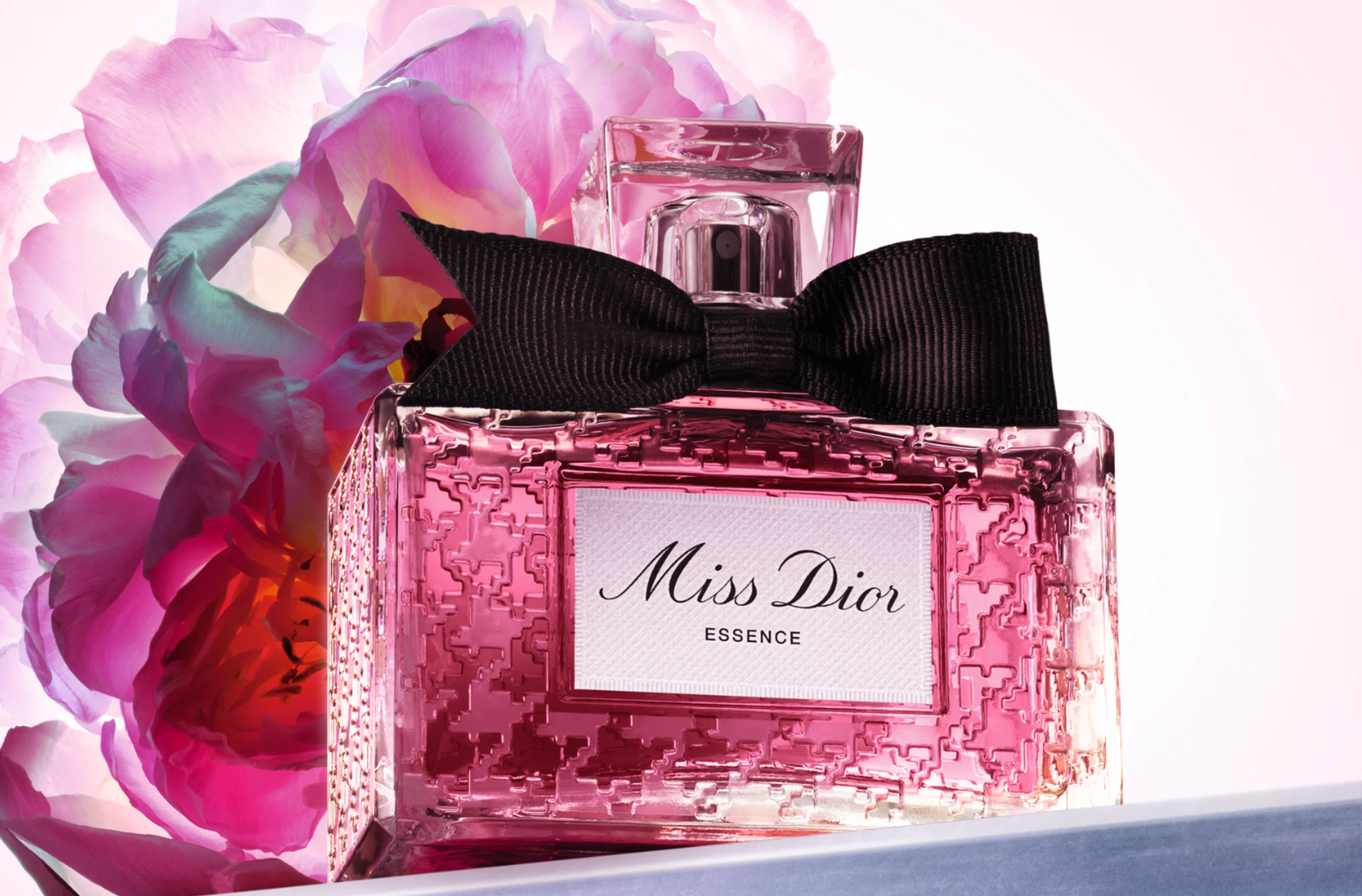 © DIOR Blurred image background