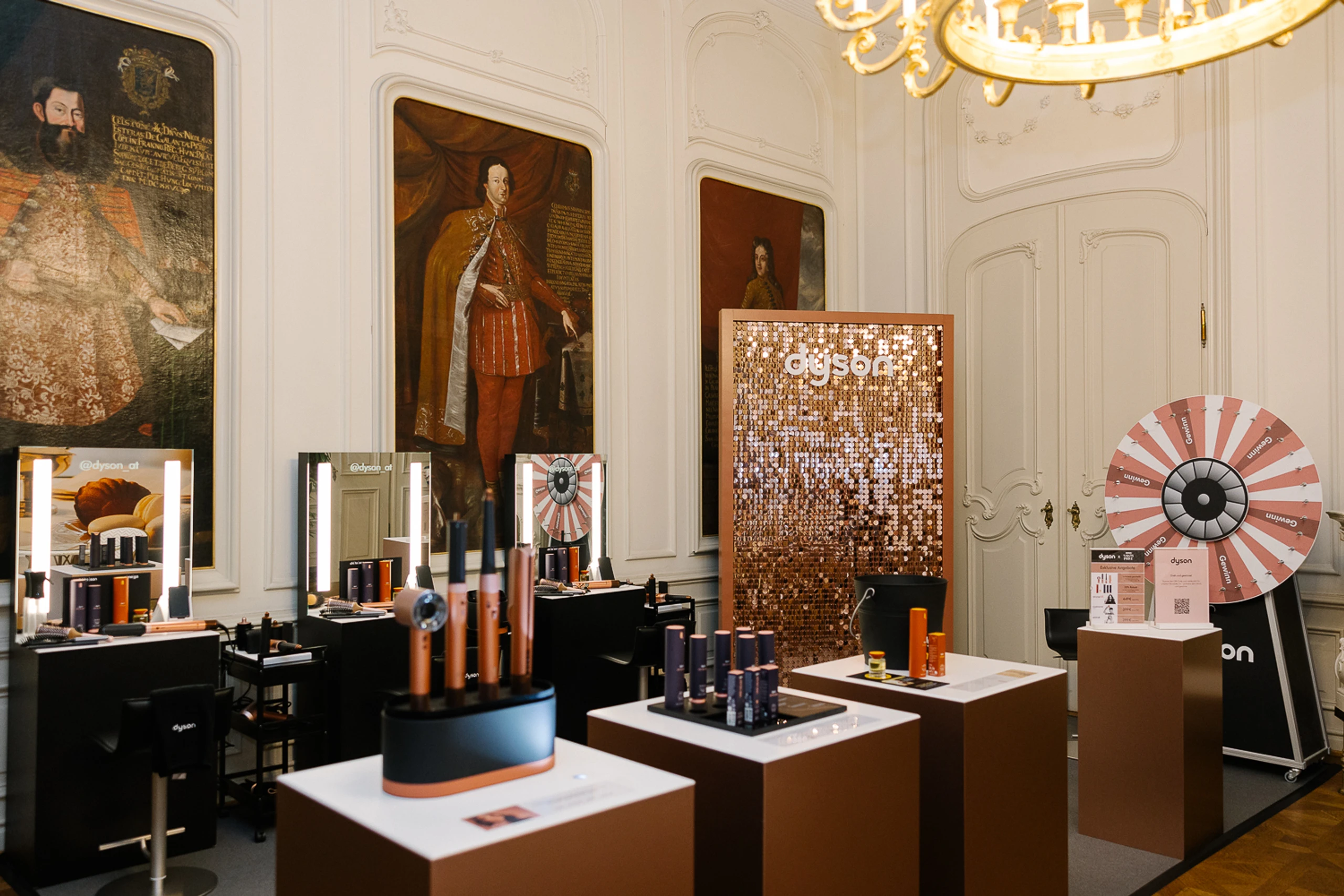 WOMAN Salon Privé 2025